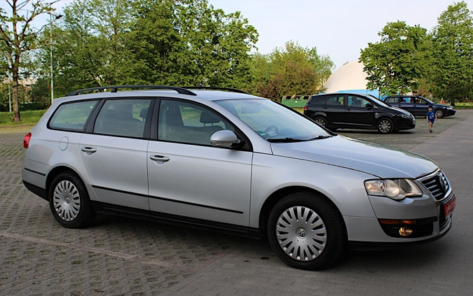 Volkswagen Passat cena 11999 przebieg: 286000, rok produkcji 2006 z Elbląg małe 301